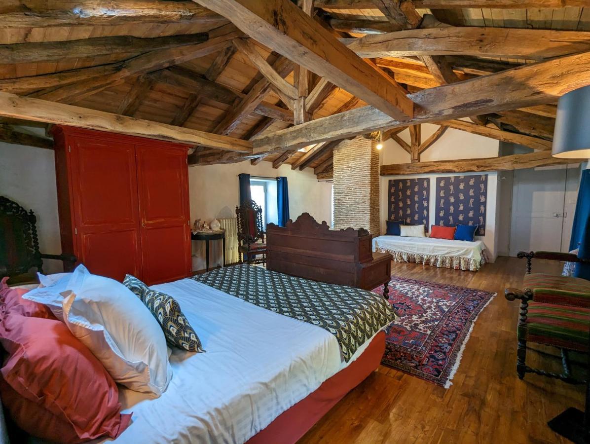 Chateau De Lavaud Montbron Extérieur photo