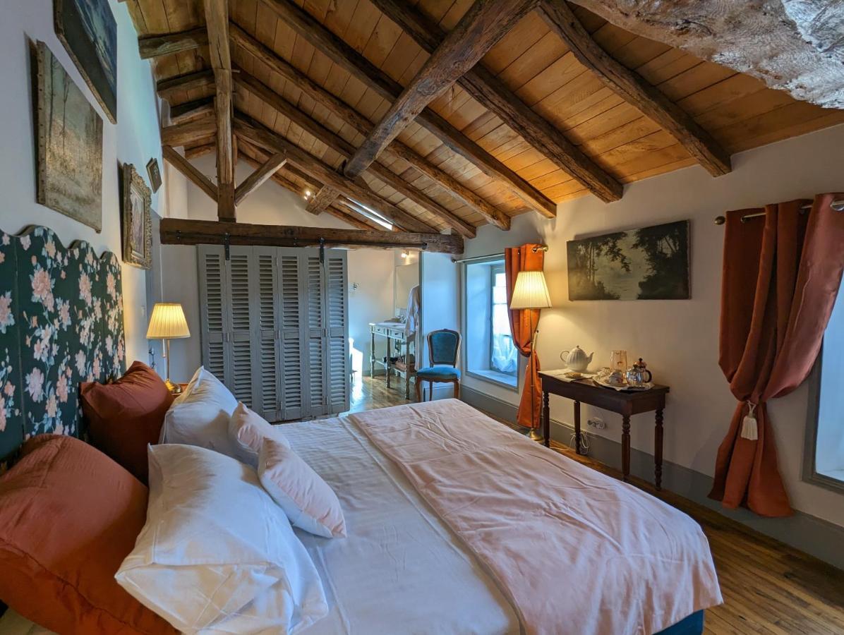 Chateau De Lavaud Montbron Extérieur photo