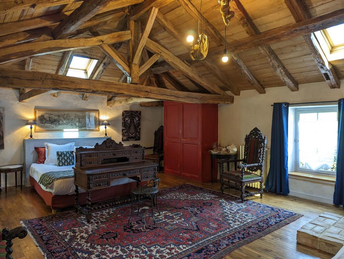 Chateau De Lavaud Montbron Extérieur photo