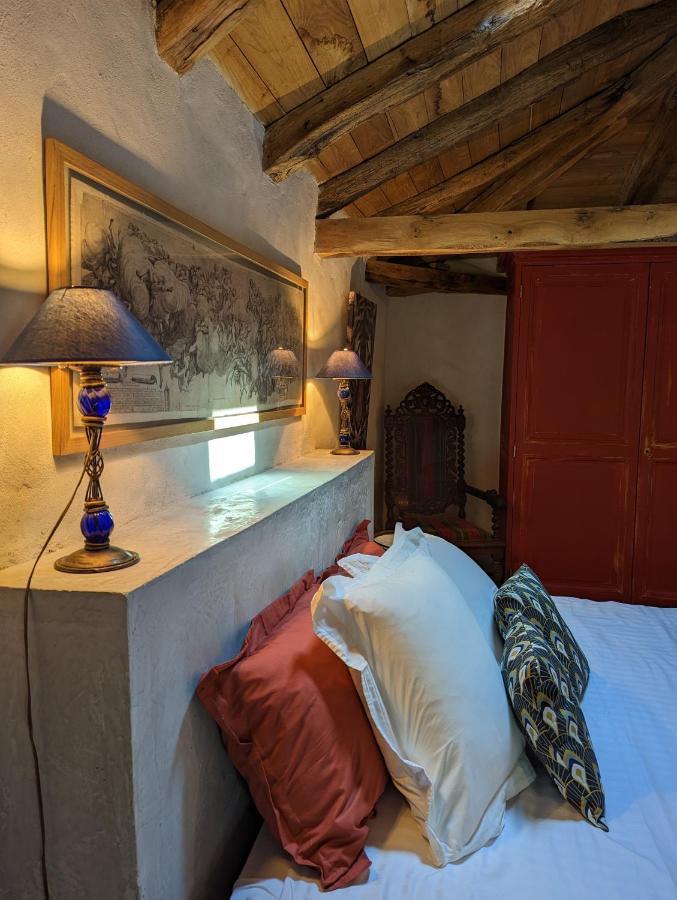 Chateau De Lavaud Montbron Extérieur photo